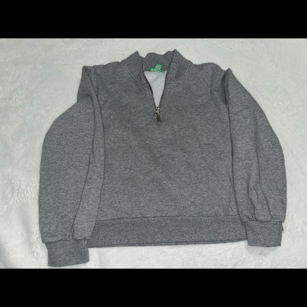 Dip crop top sweater